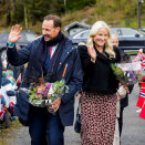 Besøket fortsatte sammen med Kronprinsesse Mette-Marit ved Høytorp fort. Foto: Berit Roald / NTB